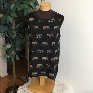 Forever 21 elephant themed hi Lo hem Crewneck tank top Woman’s Medium